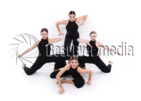 Company_Holding-Out-for-a-Hero_HaratlandG24_0346